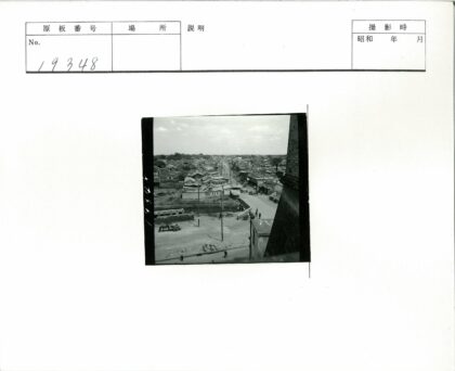 19世纪城市街道繁忙景象.jpg