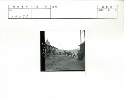 19世纪街景马车行人互动.jpg
