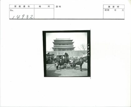 19世纪马车与市场街景.jpg
