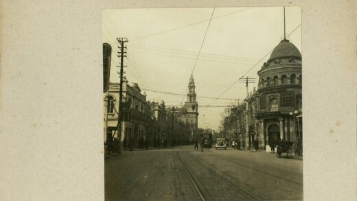 20世纪初城市街景与电车.jpg