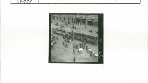 20世纪初城市街景有轨电车与人力车.jpg
