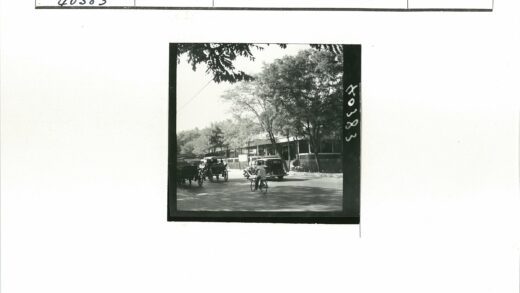 20世纪初街景自行车马车建筑.jpg