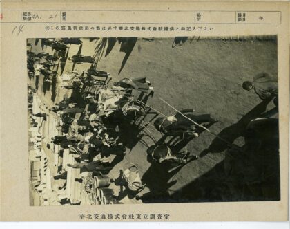20世纪初露天市场交易场景.jpg