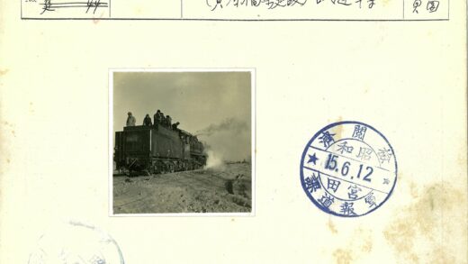 29672号黑色蒸汽火车行驶荒野.jpg