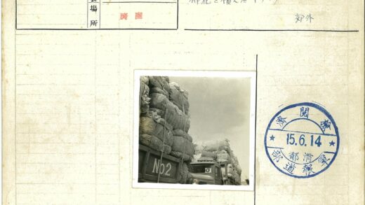 2号卡车满载货物行驶.jpg