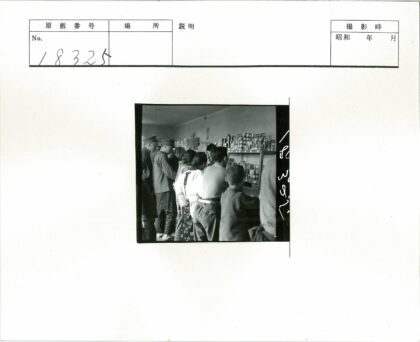 50年代商店罐头食品货架.jpg