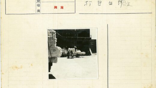 R4建筑外工人装卸货物.jpg