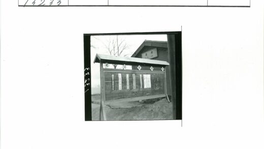 Sinan建筑前冬日布告栏.jpg