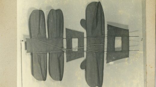 「対称構造の空中装置写真」.jpg