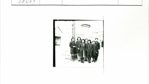 七名妇女在石建筑前合影.jpg