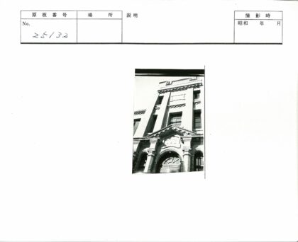 三层砖砌拱窗历史建筑立面.jpg