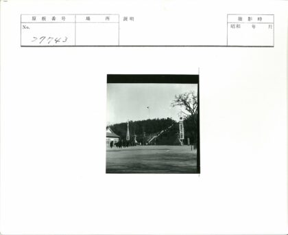 上坡楼梯人群聚集活动场景.jpg
