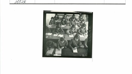 专注学习的学生们.jpg