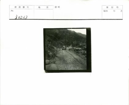 丘陵卡车尘土路.jpg