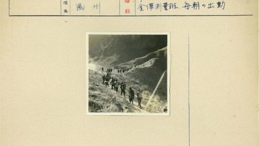 丘陵地带搬运队伍行进图.jpg