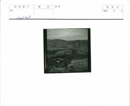 丘陵宝塔与田园风光.jpg