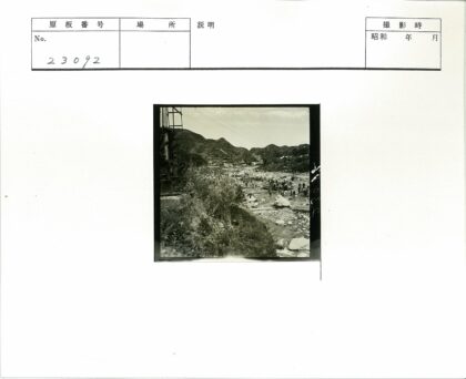 丘陵河床人群活动景观.jpg