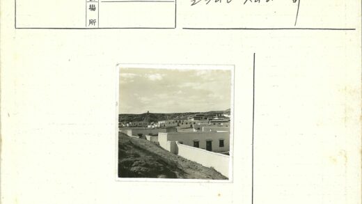 丘陵白色平顶建筑群景观.jpg