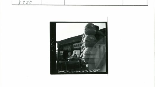 东方风格陶罐商店外景.jpg