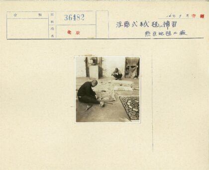两人清洁地毯工作场景.jpg