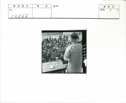 严寒中的群众演讲现场.jpg