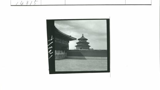 中国传统圆形宝塔寺庙景观.jpg