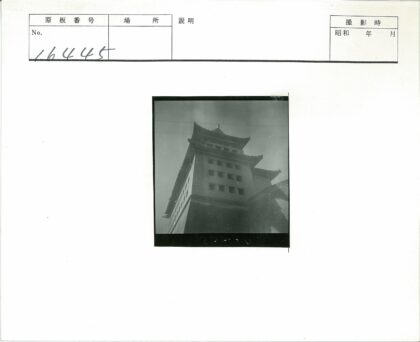 中国传统多层建筑仰视.jpg
