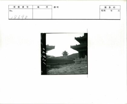 中国传统庭院与宝塔建筑景观.jpg