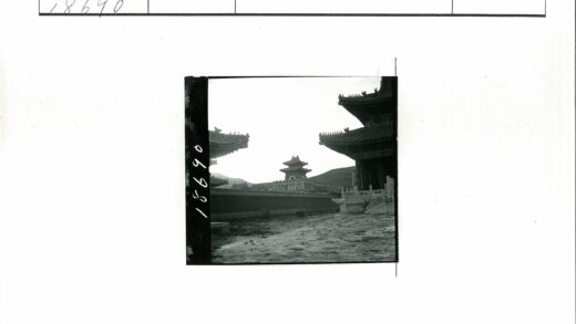 中国传统庭院与宝塔建筑景观.jpg