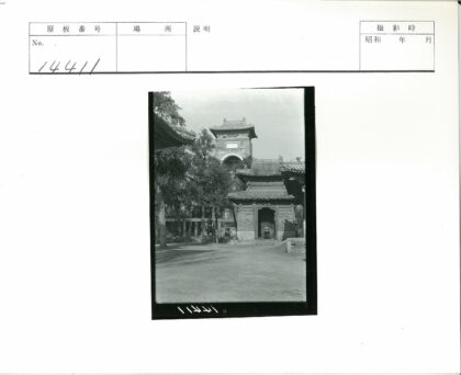 中国传统庭院拱门景观.jpg