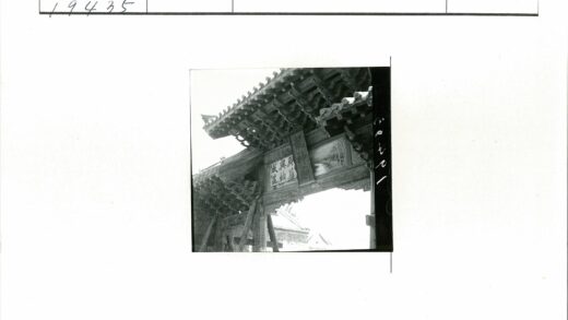 中国传统木门建筑与书法细节.jpg
