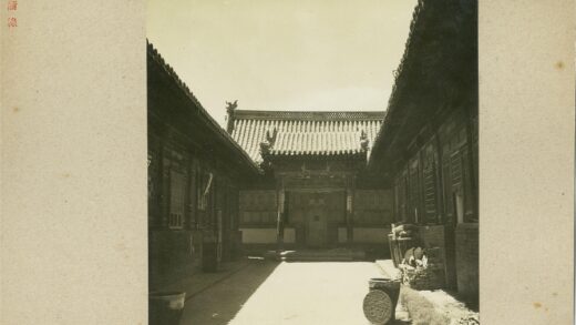 中国传统瓦顶庭院景观.jpg