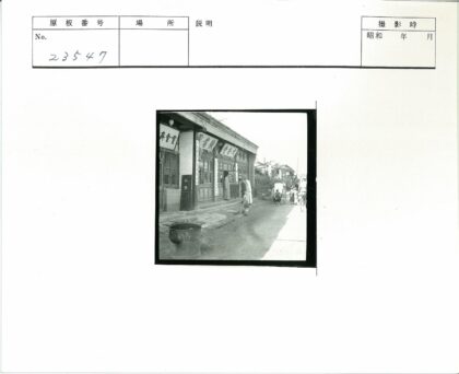 中国街景传统建筑与黄包车.jpg