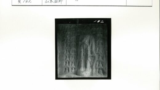 中央大人物与石墙小人物浮雕.jpg