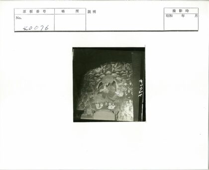 中心人物壁画室内场景.jpg