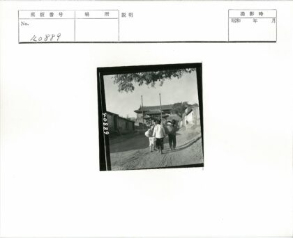 乡村三人行路传统建筑.jpg