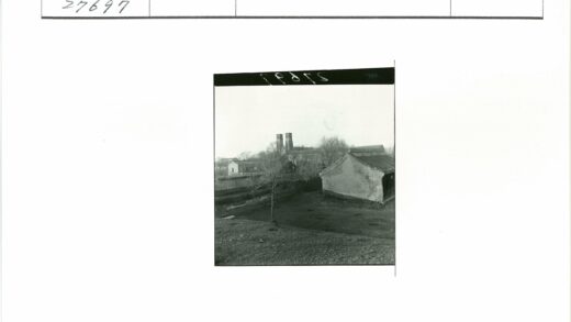乡村古建与烟囱风光.jpg