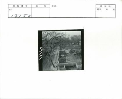 乡村土路与围墙建筑景观.jpg