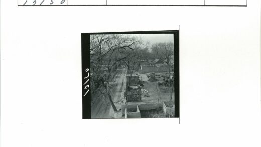 乡村土路与围墙建筑景观.jpg