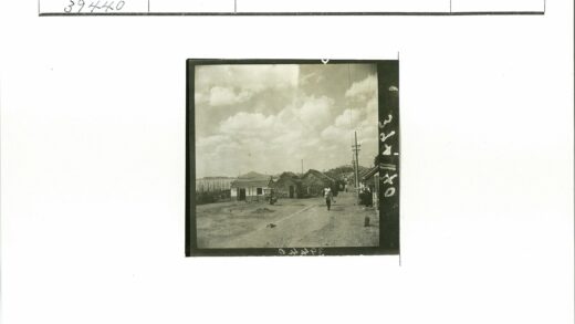 乡村土路与远山风景.jpg