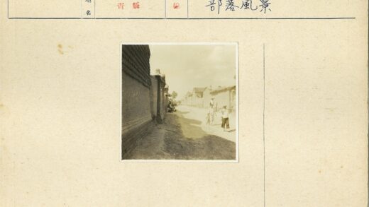乡村土路茅草屋街景.jpg