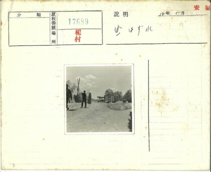 乡村土路行人马车风景.jpg