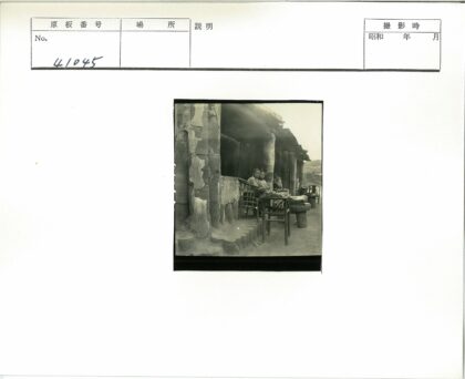 乡村建筑外椅座与庭院景.jpg