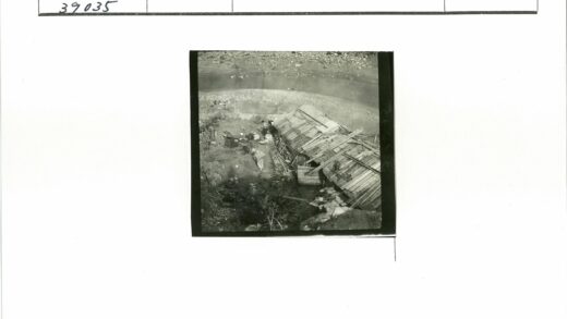 乡村木工劳作河畔景.jpg