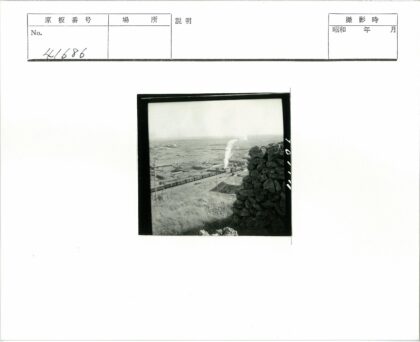 乡村火车与石墙风景.jpg