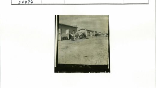 乡村生活纪实尘土飞扬的房屋街景.jpg