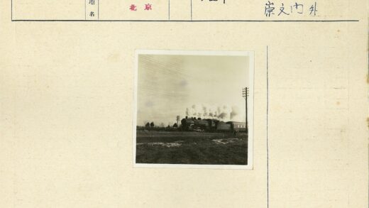 乡村蒸汽机车行驶铁路风景.jpg