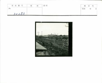 乡村铁路与工业景观.jpg