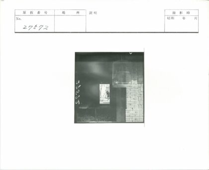 乡村门口鸟笼砖房景.jpg