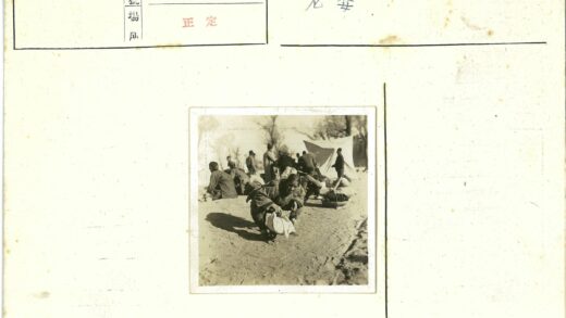 乡村集市人群与帐篷场景.jpg